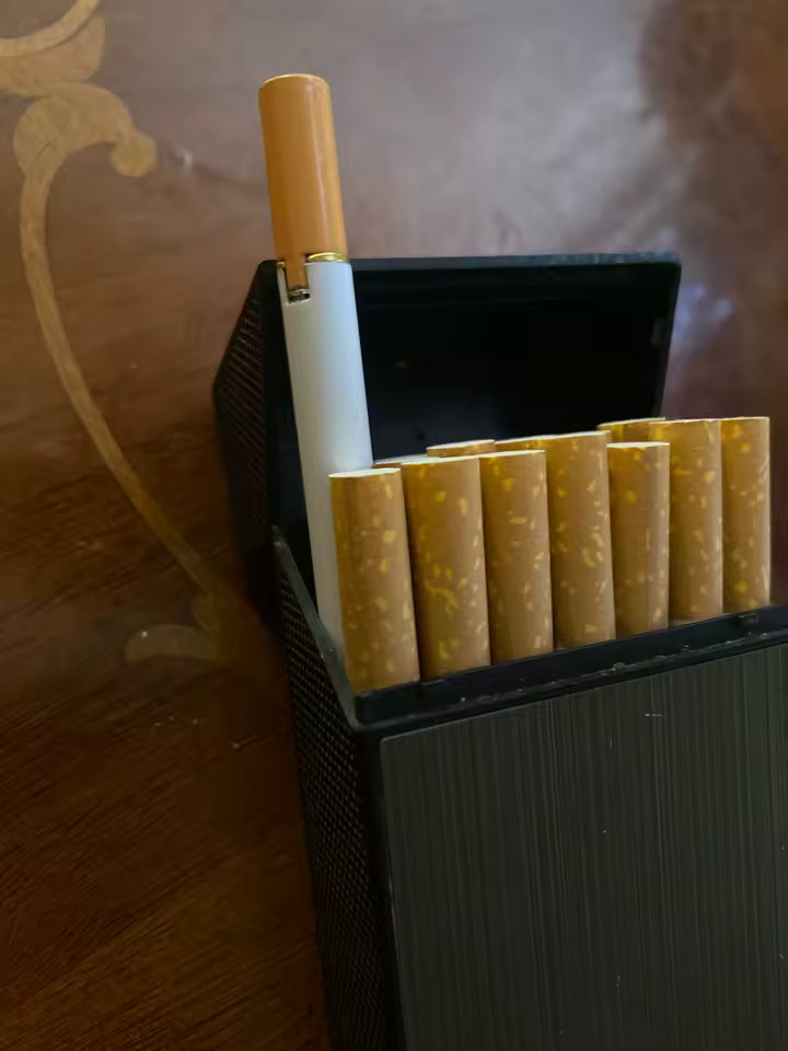 Mini Feuerzeug im Zigaretten-Look - Gas, Reibrad & Taschenformat