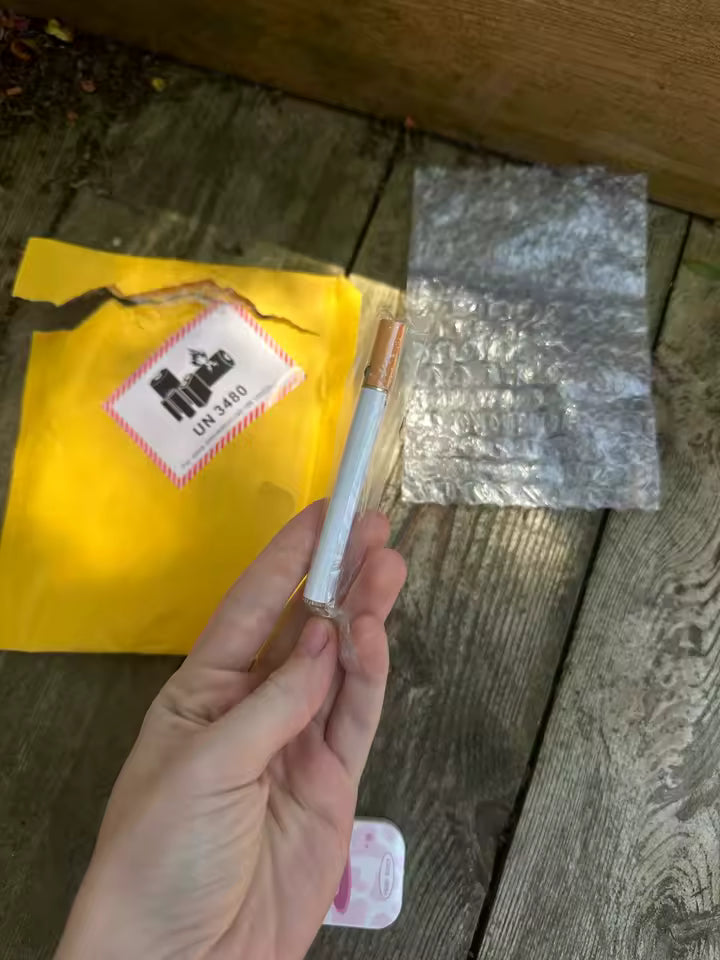 Mini Feuerzeug im Zigaretten-Look - Gas, Reibrad & Taschenformat